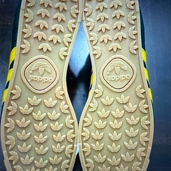 Adidas Kid’s Samba Green and Yellow Sneakers - Picture 8 of 8